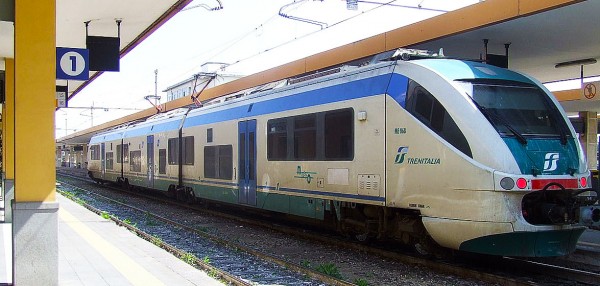 Treno Minuetto alla stazione di Catania (credits: Dalibri/Wikicommons)